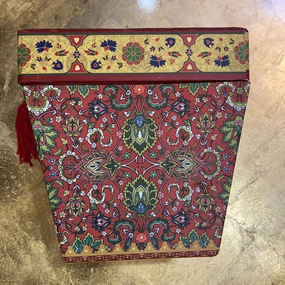 Punch Studio Tapered Gift Box w/Red Tassel No. 82864 - Picture 3 of 6